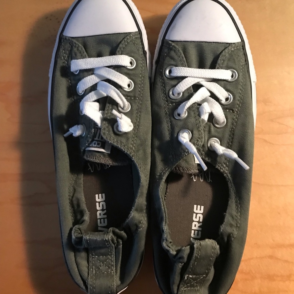 NEVER WORN ARMY GREEN CONVERSE!!